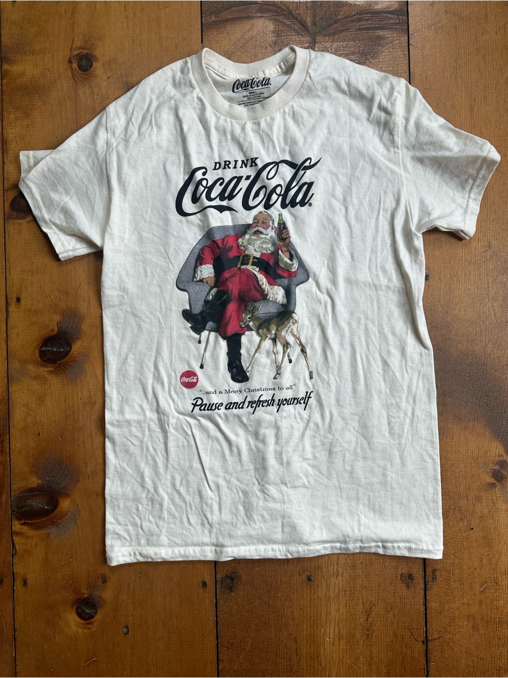NWOT Coca-Cola White Vintage Santa Graphic Tee super soft size S